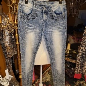 Super Cute on!!! ACID WASH STRETCH JEANS SKINNY. Studded pockets , copper color